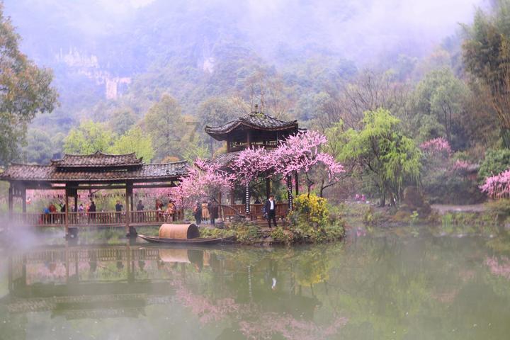 朋友今年30岁没老婆，抱怨父母没有给他买房买车，他妈去世的早？游戏画面