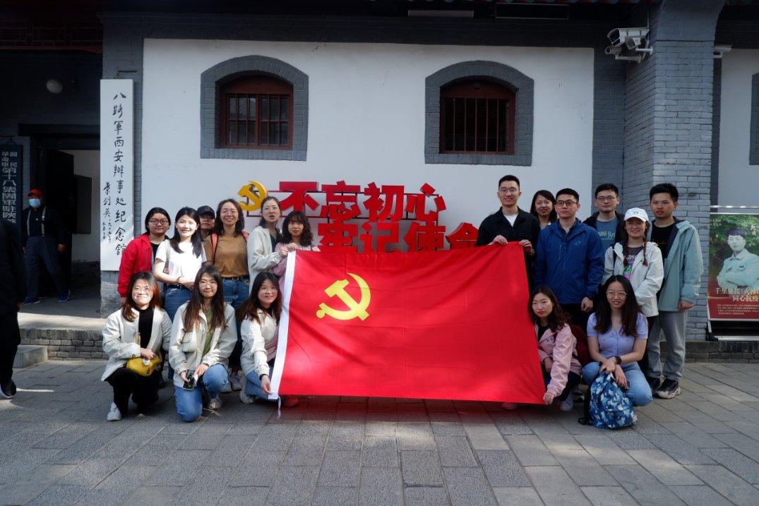 求活人出殡 小说